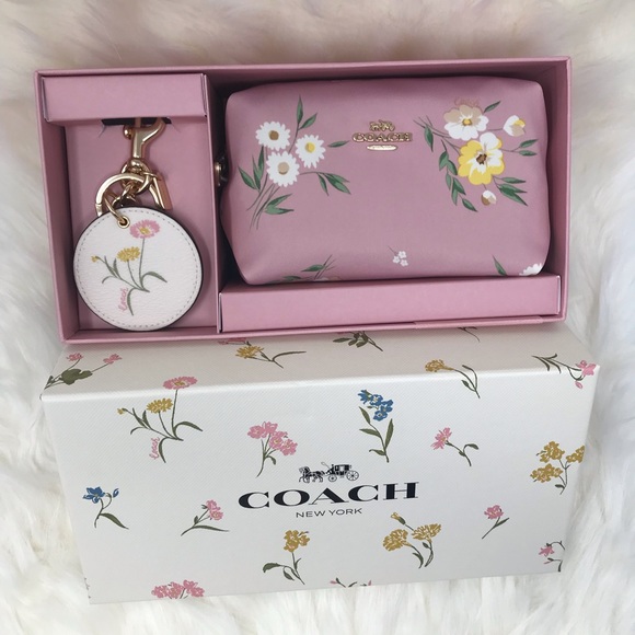 LAST ONE❣️COACH Pink Cosmetic Bag Travel Boxed Set - Picture 2 of 8
